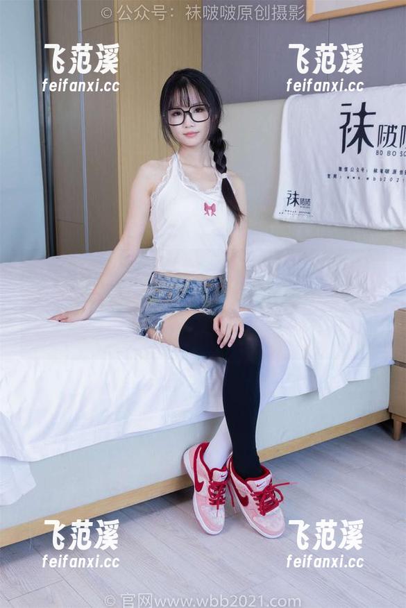 BoBoSocks袜啵啵 - 小淳又来了，这次带着黑白渐变丝袜，要不要在高清图库里尴尬一下？