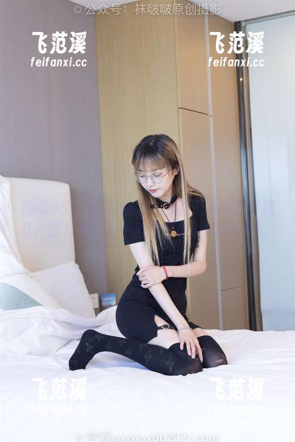 BoBoSocks袜啵啵 - 小甜豆&两双平底鞋：图片里透着一丝恰到好处的慵懒感。