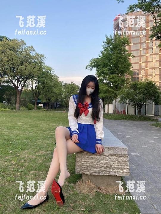 July芝岚 微密圈 - 如果朋友圈是个宝库,July芝岚最新作品打包下载就是钥匙!