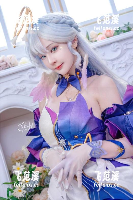 Machi马吉的海边作品集更新，这小姑娘穿得比我小时候堆的沙堡还华丽！