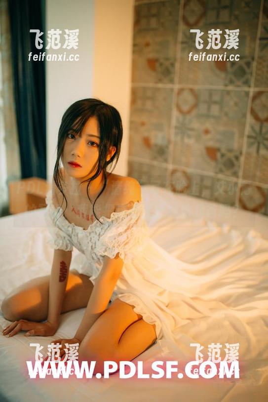 PDL潘多拉 - “清纯”写在脸上，艾小青的写真：我能把这当壁纸挂给我爸吗？
