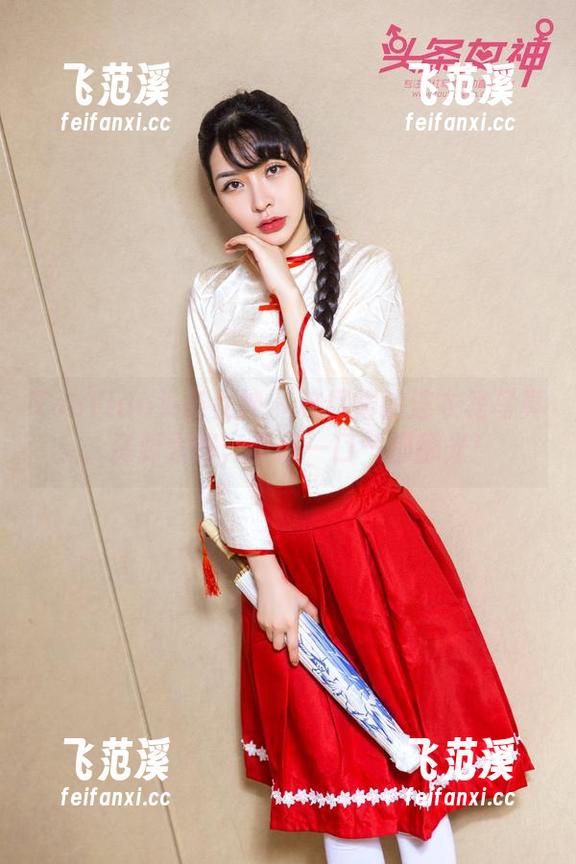 TouTiao头条女神-柠檬酱 TouTiao头条女神 - 柠檬酱的连衣裙写真,资源太好,真想一口气都舔光!