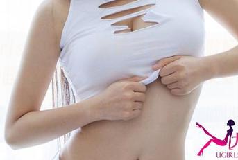 UGirls尤果网 - 最新图包:K8傲娇萌萌在校园,随便一拍就是“我好像又要被她的萌气包围了”。