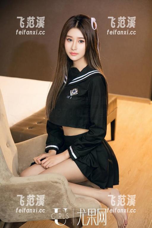UGirls尤果网 - 美足定制图集中，于梓馨的姿态让我想起了小时候那些甜蜜的回忆，唉，有点怀旧。
