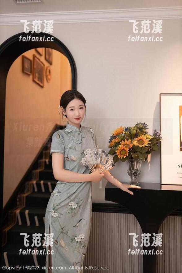 Xiuren秀人网 - Emily顾奈奈校服写真集新更新，就这波青涩，我服了。