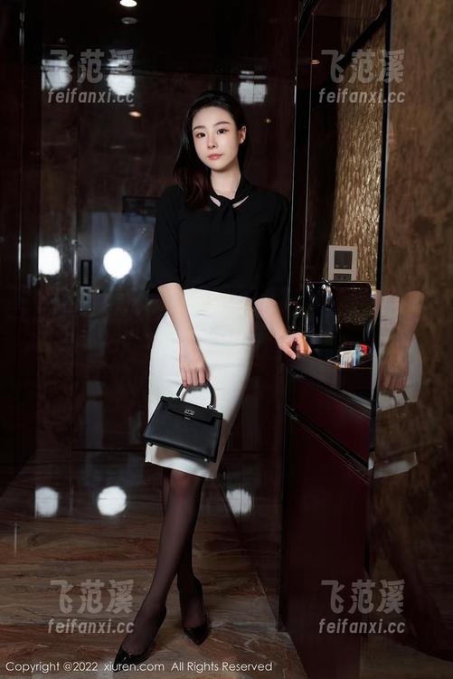 Xiuren秀人网 - Evelyn艾莉长腿图集：无圣光的背景，反而让腿更迷人，怎么回事？