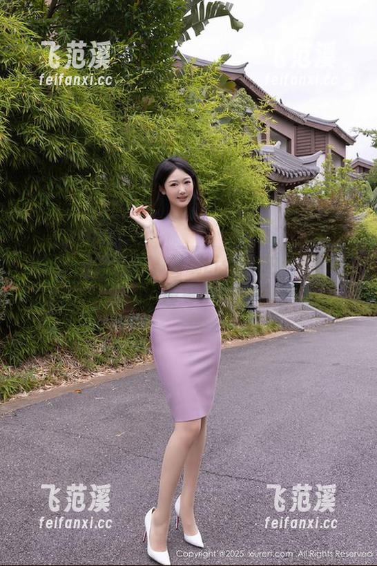 Xiuren秀人网 - 雪瑞Lisa自拍：原图在这里，图包不容错过