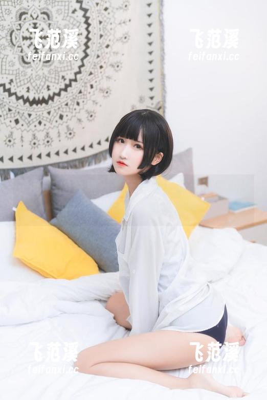 三度69 三度69的白裙,最新写真,置身其中就像被一层优雅的迷雾所包裹。