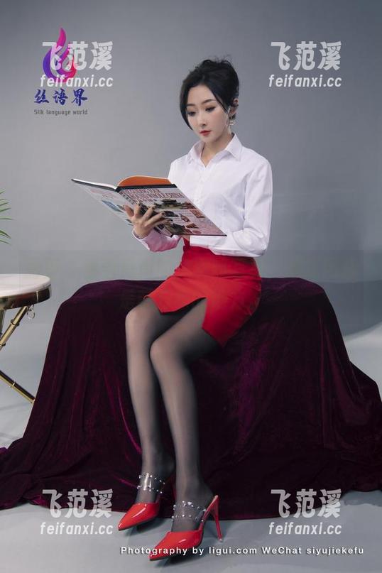 丽柜 - 看看肖肖的兔女郎写真，果然网盘是藏万象的地方。