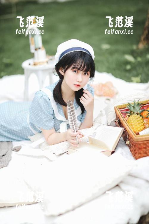 依依超级懒的寝室，慵懒睡衣图集，无光却满溢温馨。