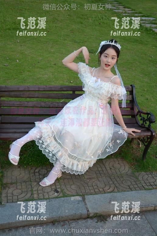 初夏女神-柒柒 初夏女神 - 柒柒泳衣作品:原图应该有的样子,连海浪都要让路。
