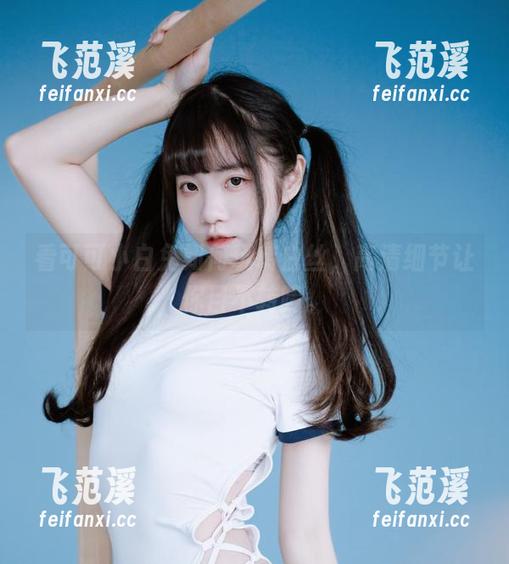 看可可小白兔如何玩转白丝，高清细节让你目不转睛。