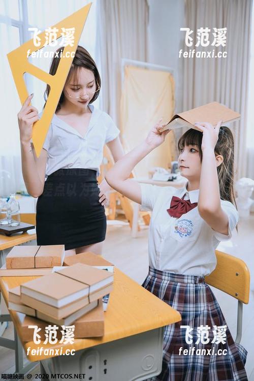 瞧瞧这张原图，喵糖映画的索尼子换上和服，差点以为她要去参加老奶奶的茶话会！