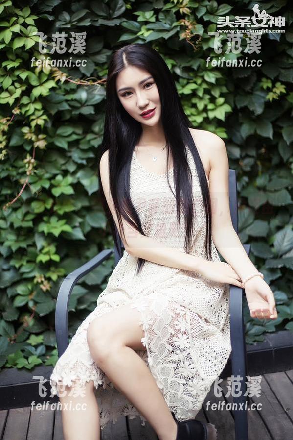 头条女神 - 到处是尹菲的黑白图，没理由不＆当壁纸吧！