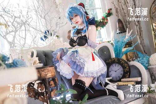 安食Ajiki 看!安食Ajiki在浴缸里的最新原图,衣服都打湿了!