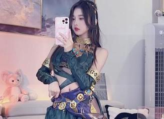 小小奶瓶儿的私拍图包：带你开启一个美好的夏日游荡之旅！