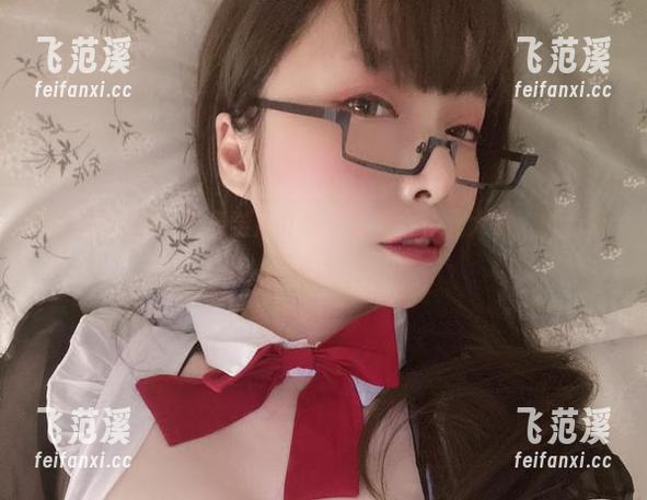 私拍时间到，小泉学姐吖变身透明女仆，大家，小心眼睛！