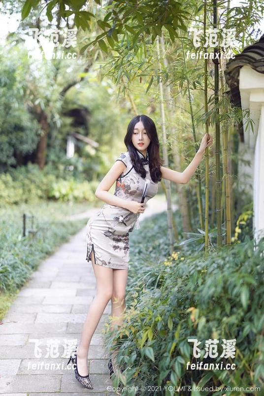 尤蜜荟 - 比基尼里的樱小白baby：这次高清图包能不能不戴滤镜？