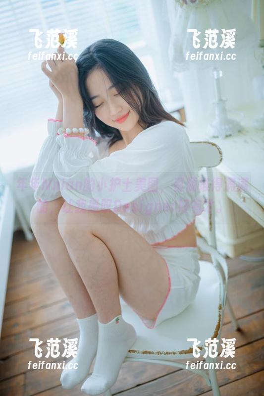 年年Nnian的小护士美图，资源堆得满满的，让我感叹Designer好有才。