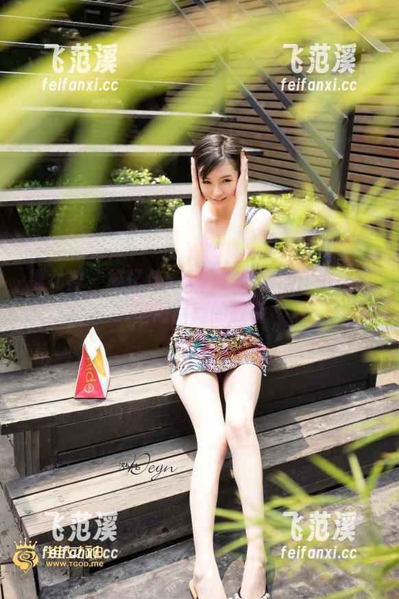 推女神 - 施忆佳Kitty酱的套图：教室四壁间暗藏的故事