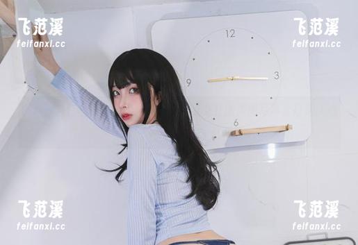 小心，杏仁曲奇出门了！眼镜娘高叉女仆的美图写真太打动人心！