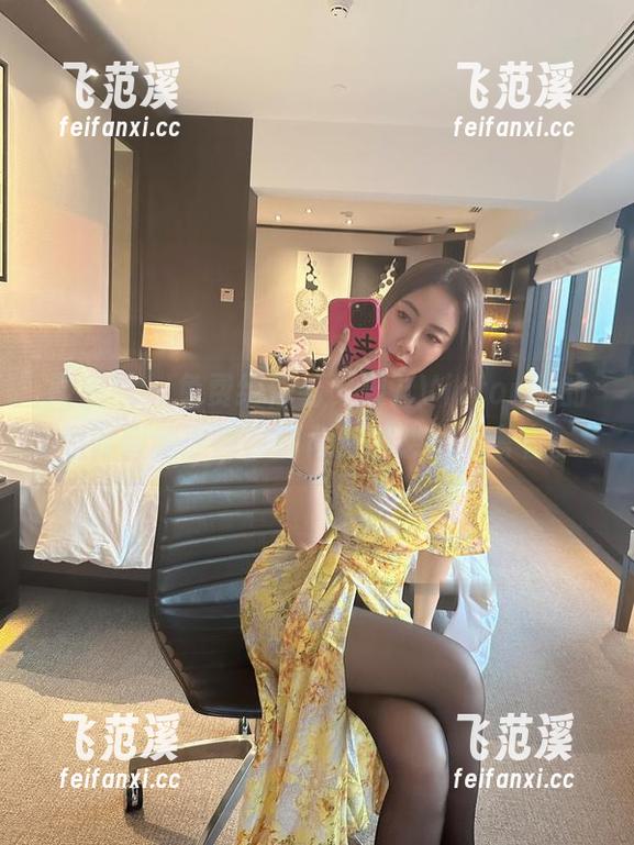 微密圈 - 免费给你看，果儿Victoria的翘臀蜜腿原图，别再做困惑的思考者。