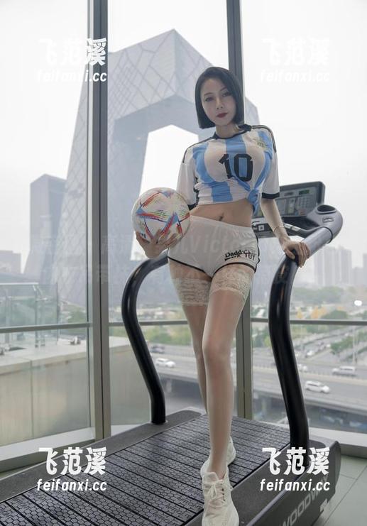 微密圈 - 高清，果儿Victoria穿上粉色内衣吊带袜，有种不一样的俏皮感！