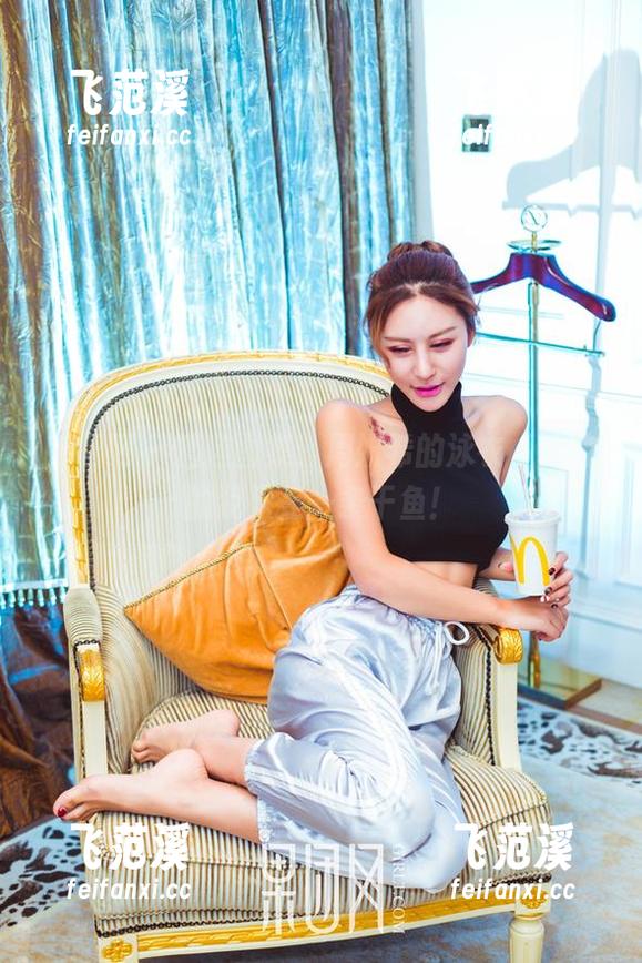 果团网 - 精选图集：周妍希的泳衣，之前的我只是一条干鱼！