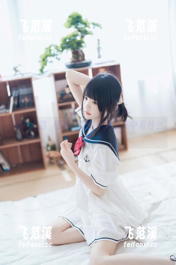 爱袜子的桜桃喵：她的写真合集中有什么？