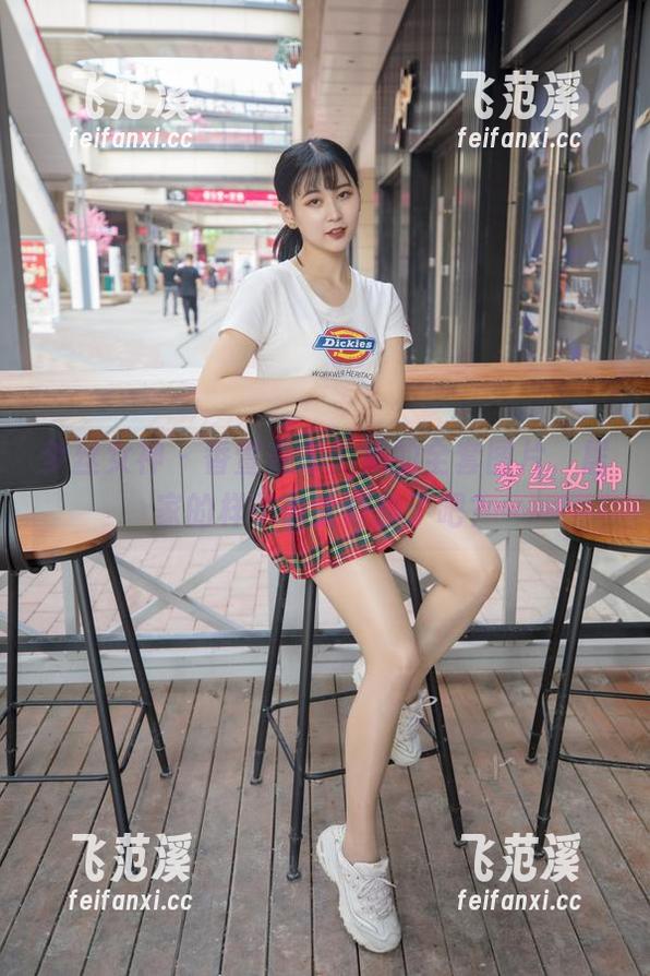 梦丝女神-香萱 梦丝女神 - 香萱在家:她的全套图片,居家的样子也太惬意了吧?