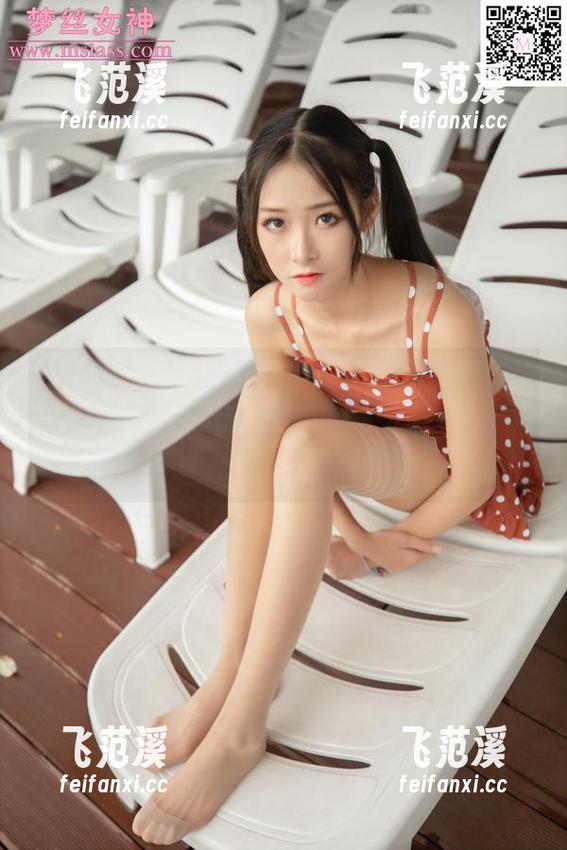梦丝女神 - 魏婷婷的天台图包，你以为是个阳台？其实才是个无敌视角的冒险！下载吧，让你意想不到！