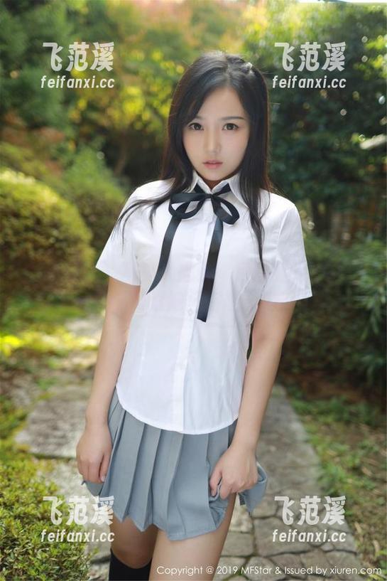 模范学院 - 写真大揭秘：月音瞳的学妹风情，难道她真有超能力？
