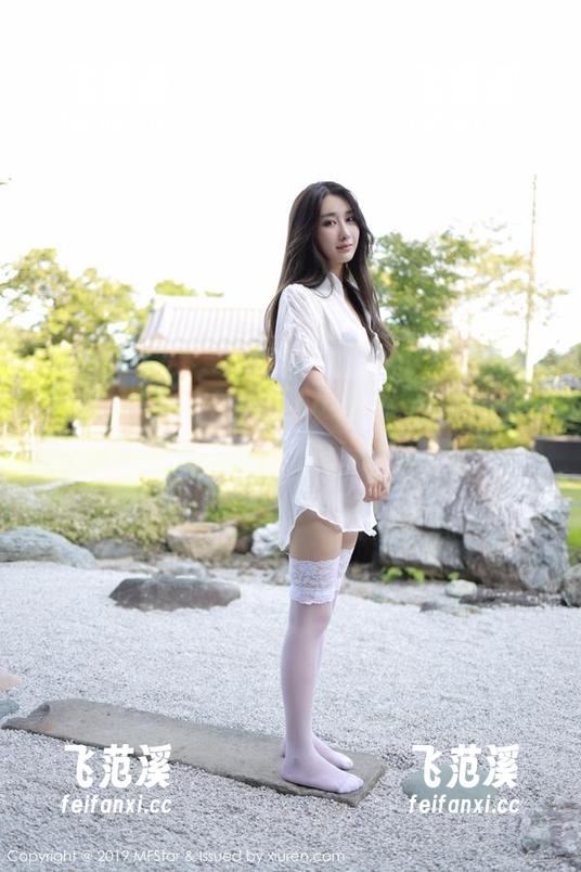 模范学院 - 柳侑绮Sevenbaby的清纯写真，看着看着就想存到网盘里。