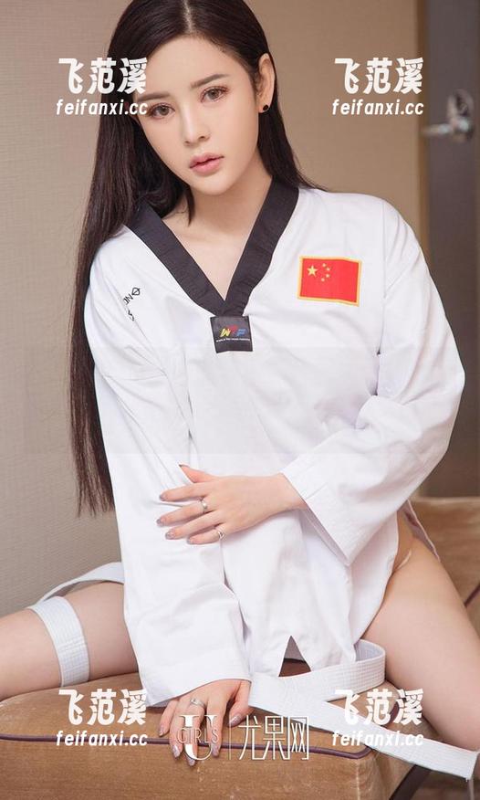 爱尤物 - 李丽莎的最新照片带来少女的青春气息，忽然激起了我压抑已久的少女心...