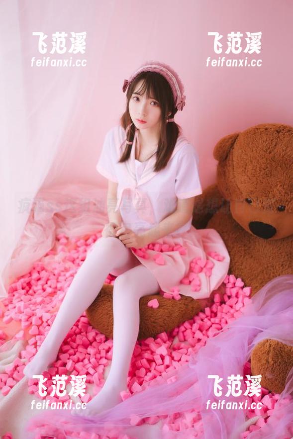 疯猫ss这组油亮写真，难道是想让自己变得旬亮起来？