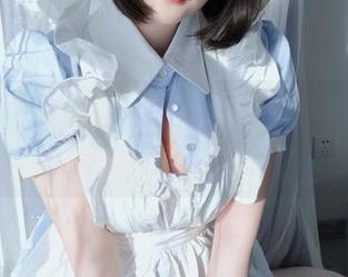 从白银81的灰丝写真上，分享一丝丝不拘一格的感觉。