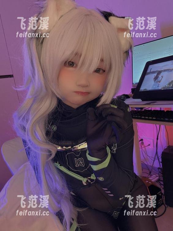 照片里神沢永莉的水手服也是拼了，这潮流完全不像出自我那个年纪的想象！