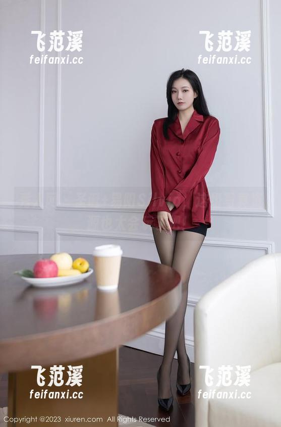 秀人网 - 圣诞+易阳Silvia，这组写真资源也太会玩了吧！