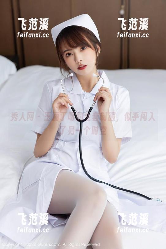 秀人网 - 王俪丁呀的全套制服，似乎闯入了另一个时空