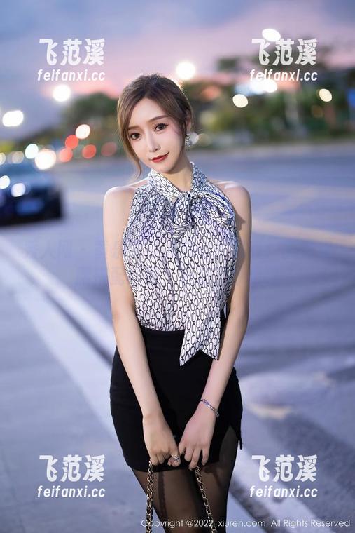 秀人网 - 黄乐然让人叹息的写真：美臀细腰搭配红唇，别忘了呼吸啊