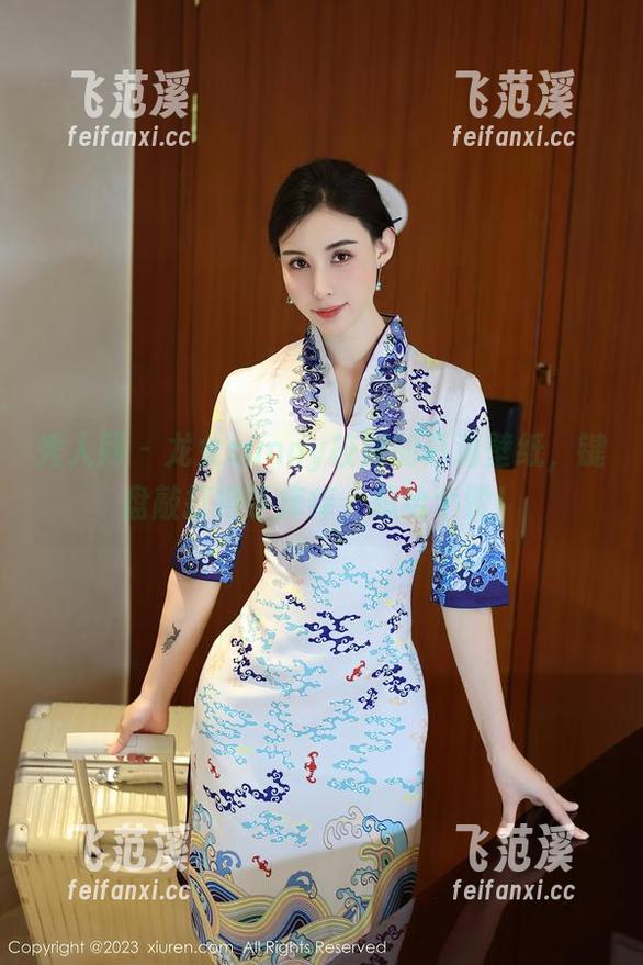 秀人网 - 龙女sunny校服的高清壁纸，键盘敲打得手痒痒，想给个赞！