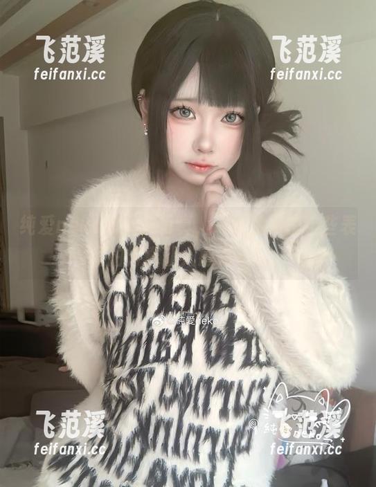 纯爱neko的女孩写真，高清效果把这些表情拍得真让人感到不安。