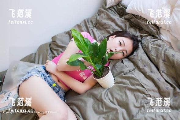 菠萝社-柳侑绮Sevenbaby 菠萝社 - 教室里的柳侑绮Sevenbaby:老师继续讲课,我只想悄悄欣赏这画面!
