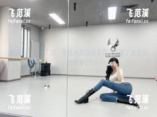 微密圈 - 冷不丁的，葛征私房白丝写真，唤醒了我内心的小鹿。