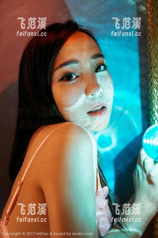 蜜桃社-谢芷馨Sindy 蜜桃社 - 你说谢芷馨Sindy的校园写真,是在拍校园吗?明明在拍她自己呐!