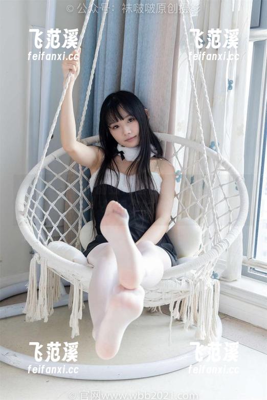 袜啵啵 - 《小甜豆黑丝合集》：油亮加固，轻踩你的心弦