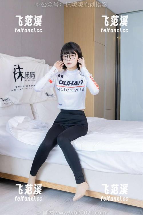 袜啵啵 - 看这位雪糕小姐的网袜写真，我的审美是不是被刷新了？
