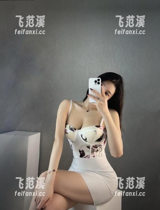 微密圈 - 金希儿在图集里，把弟弟们处理得恰到好处，辣不辣随你说！
