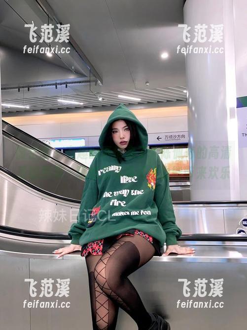 微密圈 - 有趣的事情来了，陈佩奇的高清圣诞图集，哪怕是冰箱开门也能带来欢乐