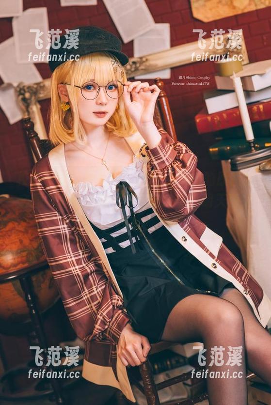 校服不仅仅是校服，霜月shimo的原图和套图中每个角落似乎都有故事，明天再来细品？